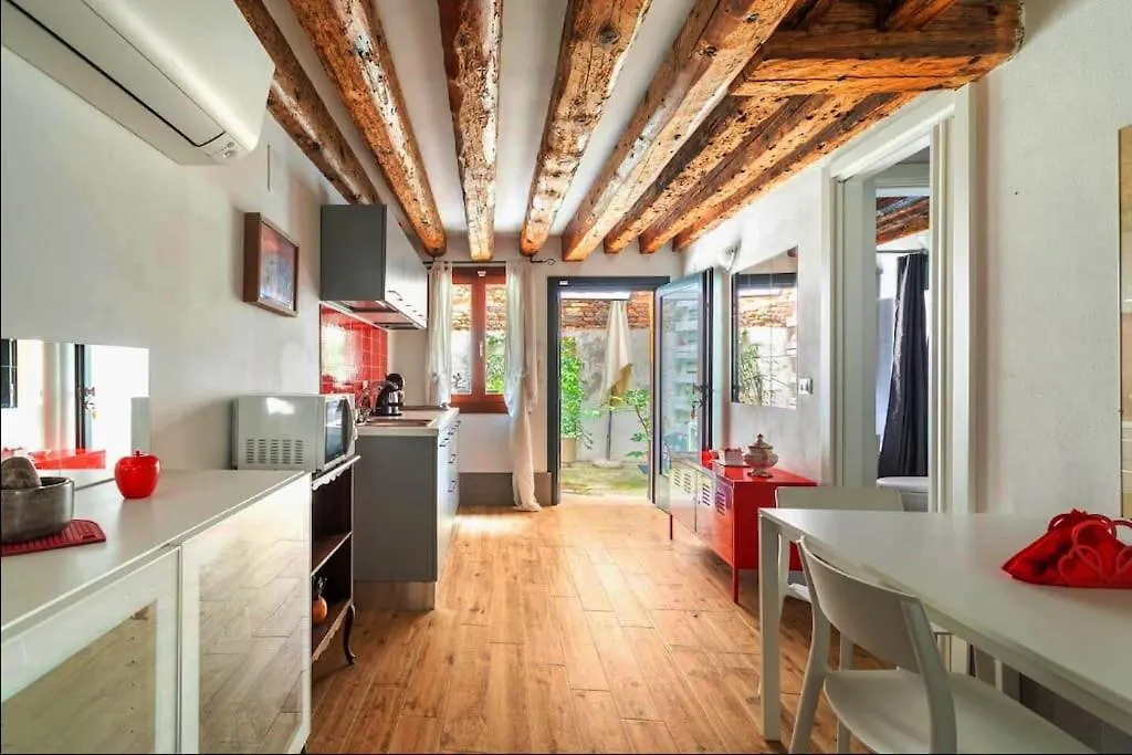 Ca 3 Leoni - Romantic House In The Heart Of Venice 0*,  Italy
